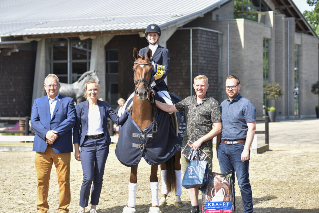 3 x 9 for the winner of the Blue Hors Dressage Championship for 3-year-old horses.